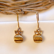 Load image into Gallery viewer, Keya Earrings
